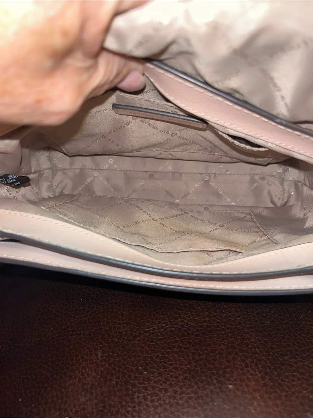 EUC Authentic Michael Kors Medium Ellis Saffiano Leather Crossbody